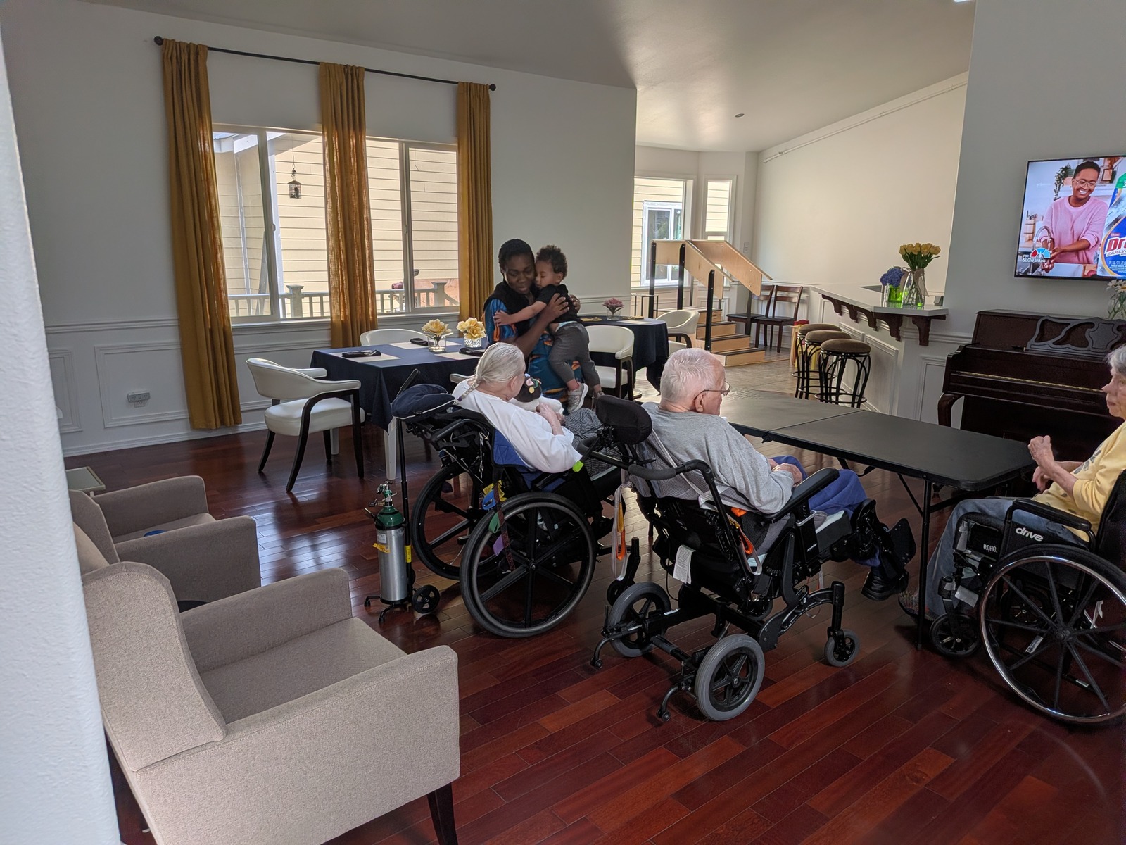 Common room with residents and caregivers at Edmonds Villa — warm social environment for seniors